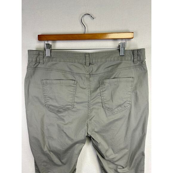 Woman's Sonoma Gray Mid Rise Capri - Size 12 Normcore Casual Comfortable - Picture 8 of 10